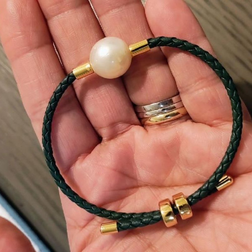 Adjustable leather bracelet with AUTHENTIC SOUTHSEA PEARLS